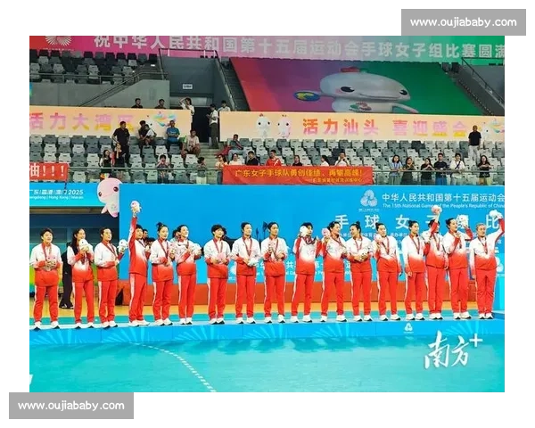 手球决赛精彩对决点燃赛场激情观众热血沸腾 手球决赛精彩对决点燃赛场激情观众热血沸腾